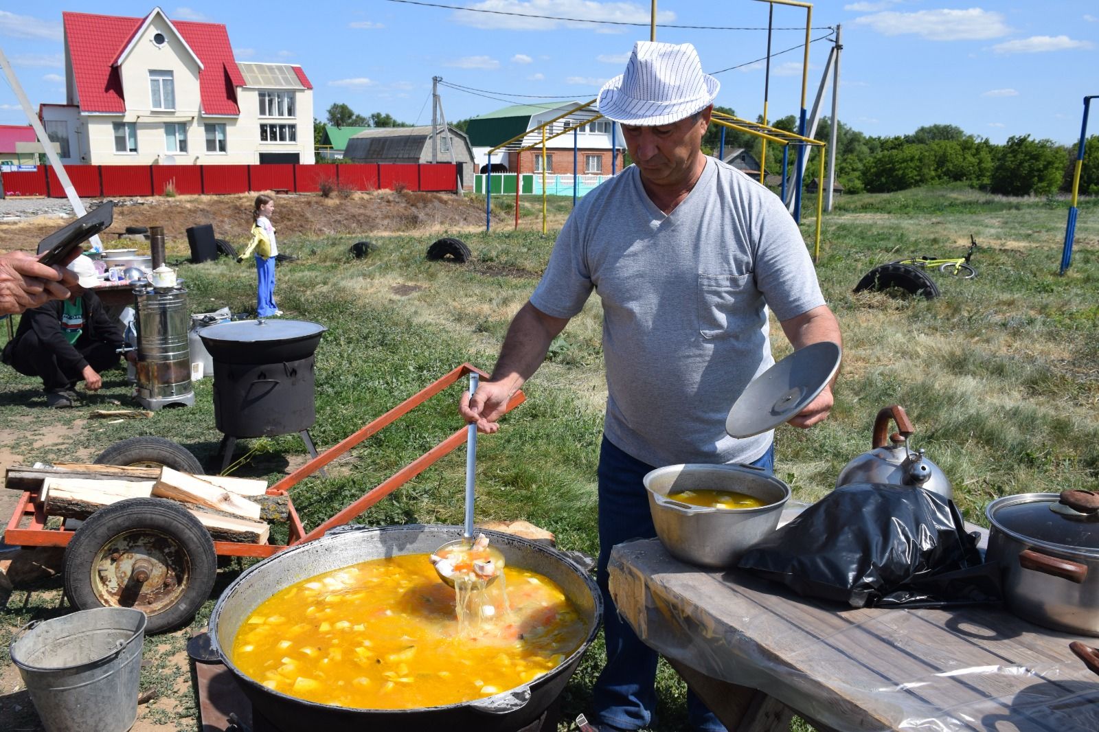 В микрорайоне Нижний Нурлат прошел День Ухи