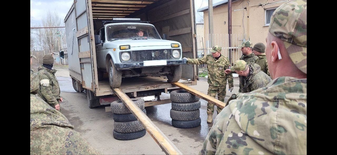 Нурлатцы готовят к отправке в зону СВО два автомобиля