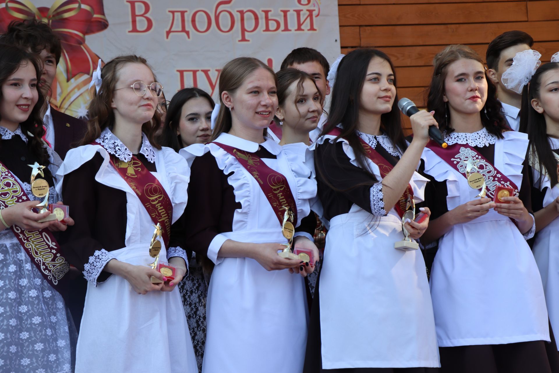 В Нурлате сегодня чествовали отличников учебы