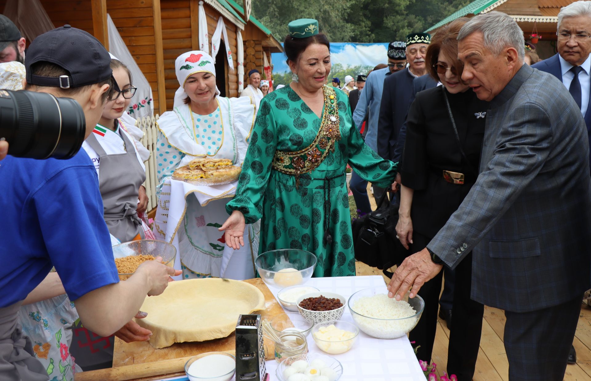 Раис Татарстана посетил Нурлатское подворье на казанском Сабантуе