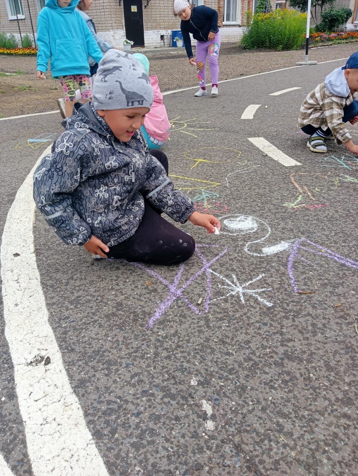 В детском саду Нурлатского района прошел «День рисования на асфальте»
