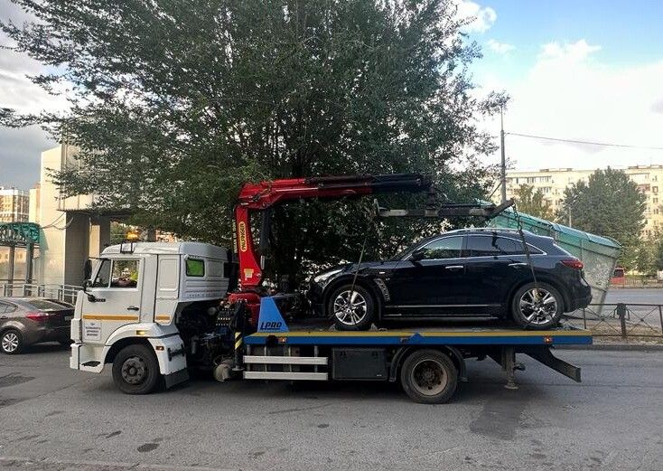 За долги по налогам у казанца арестовали Infiniti