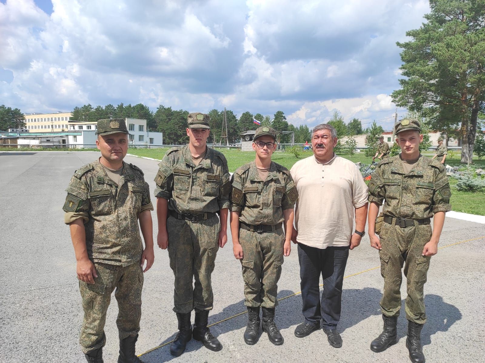 Уполномоченный по правам человека в Нурлатском районе навестил солдат-земляков