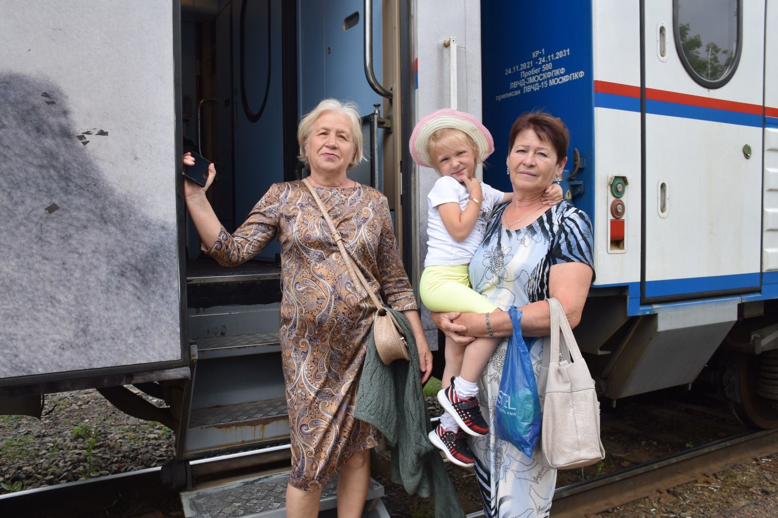 На первый путь пассажирской платформы железнодорожной станции Нурлат прибыл Поезд Победы