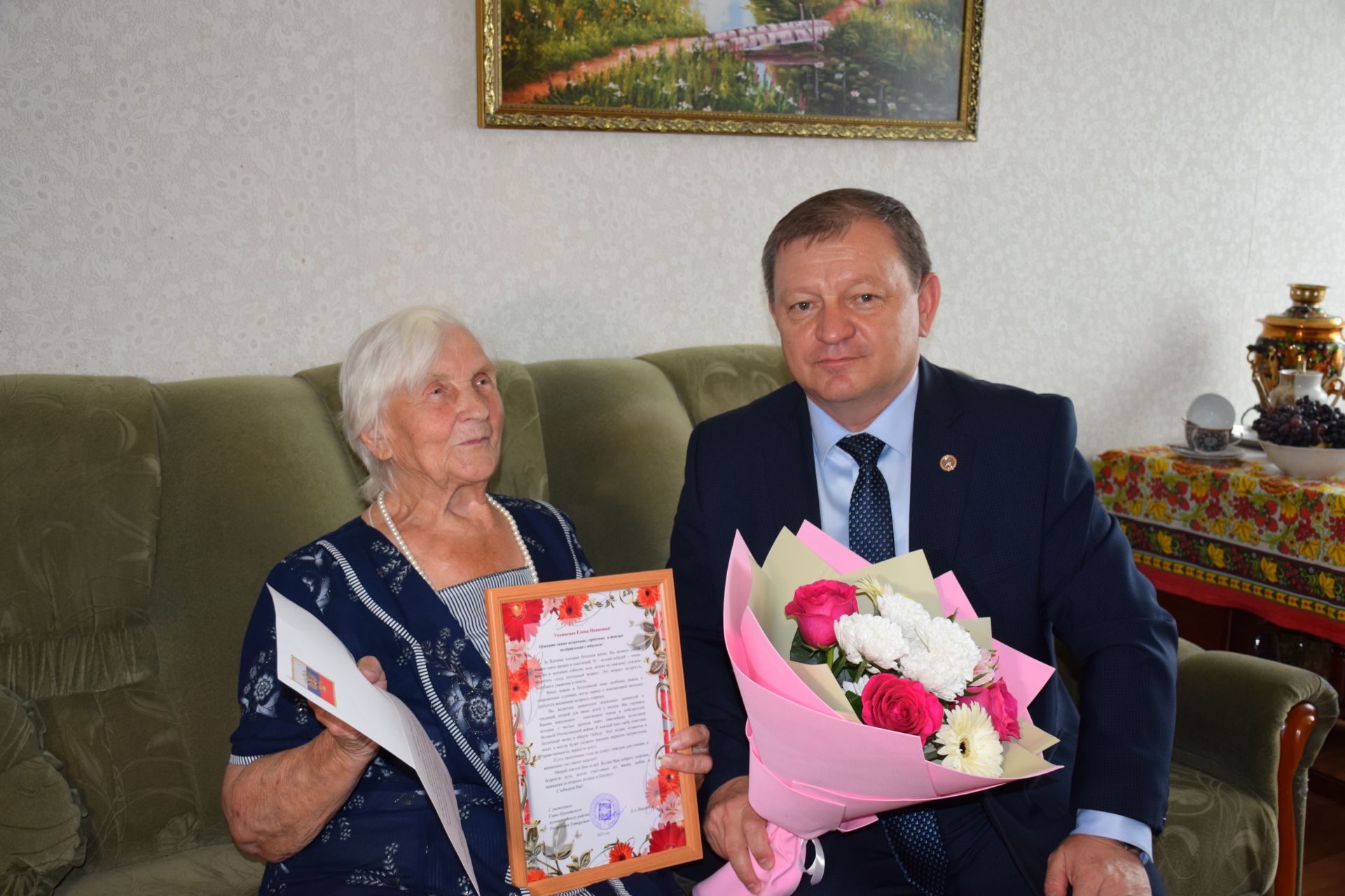 Елену Мельникову с 95-летием поздравил глава Нурлатского района