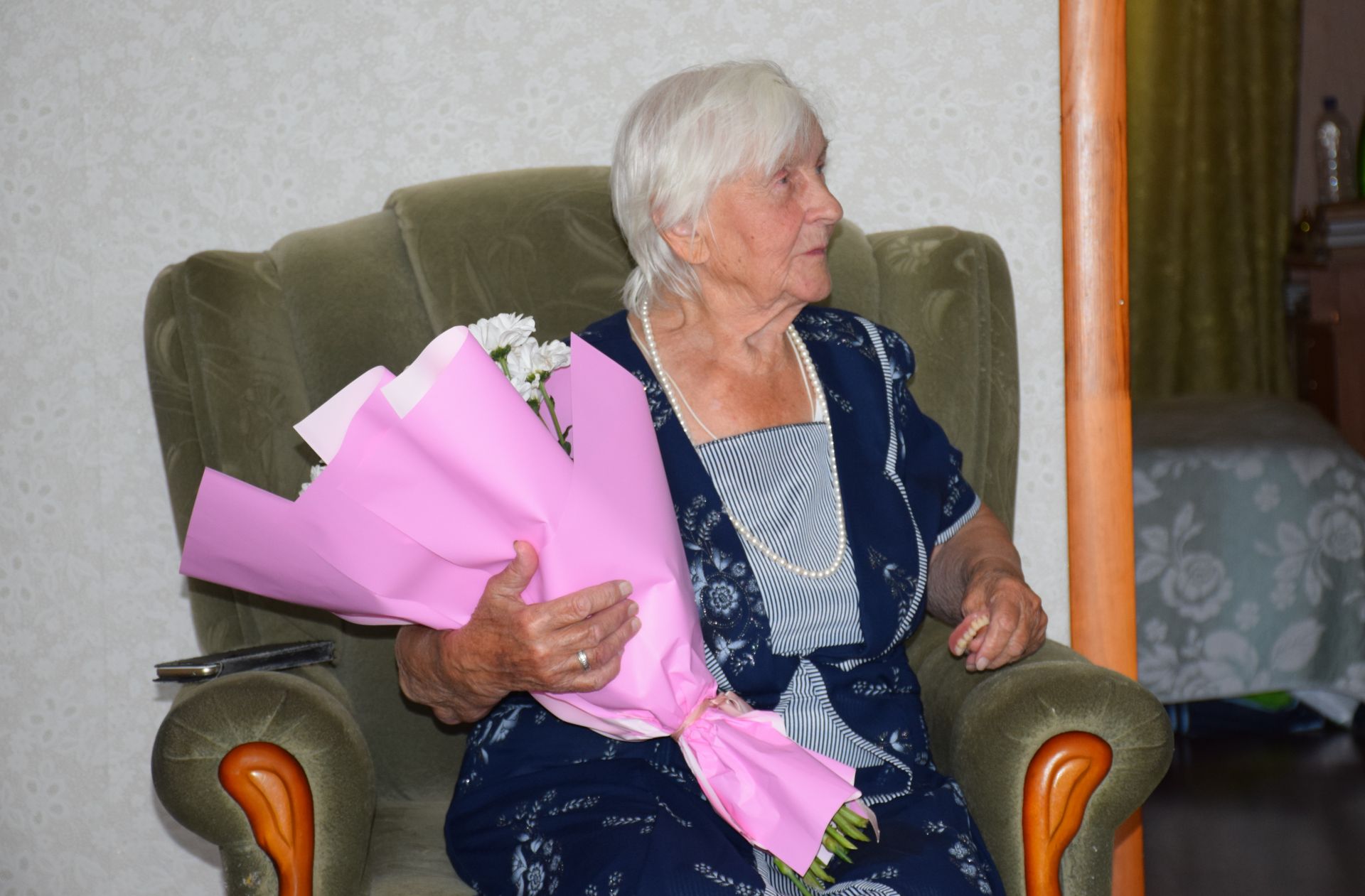 Елену Мельникову с 95-летием поздравил глава Нурлатского района