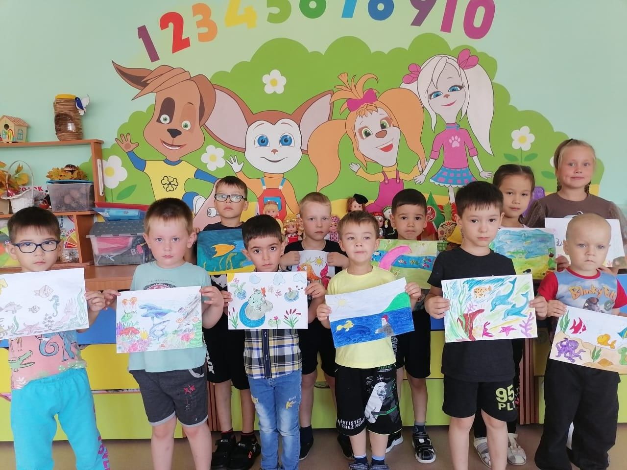 В детском саду «Росинка» провели конкурс рисунков по теме «Водное царство»