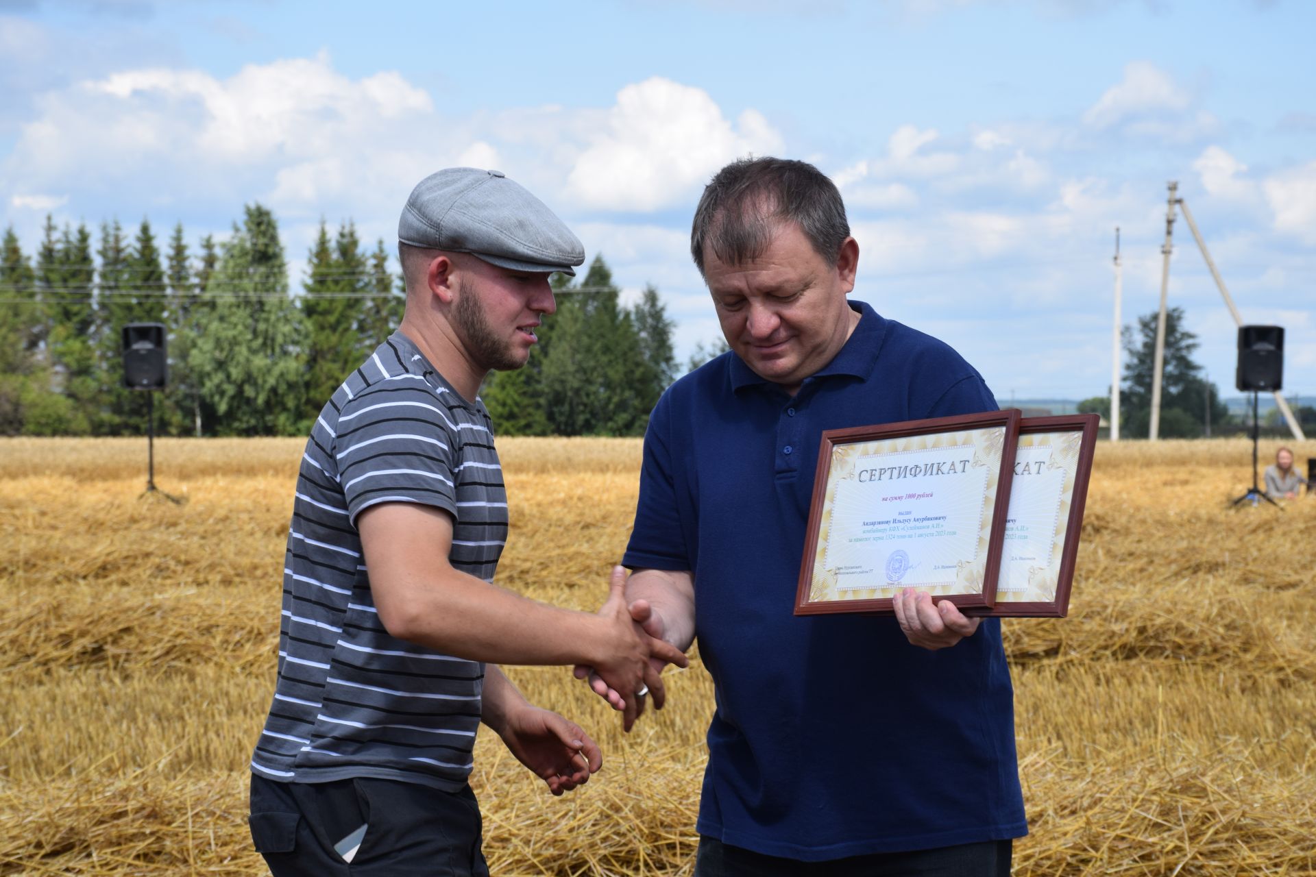 Дамир Ишкинеев наградил лучших комбайнеров Нурлатского района