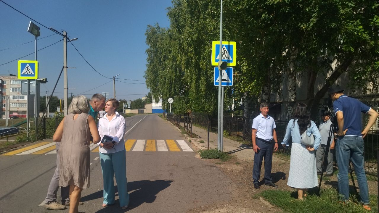 В Нурлате провели мониторинг пешеходных переходов около образовательных учреждений