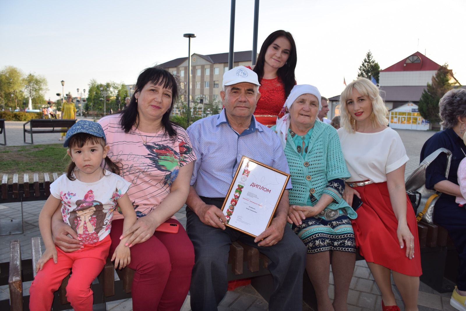 «Нурлат-информ» поздравляет Анвара Насыбуллина из Чулпанова с юбилеем