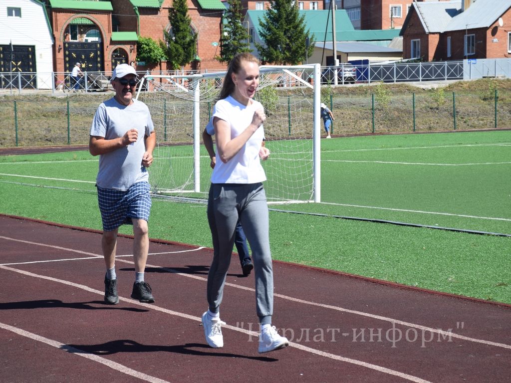 В нурлатском парке «Спортивный» отметили День физкультурника