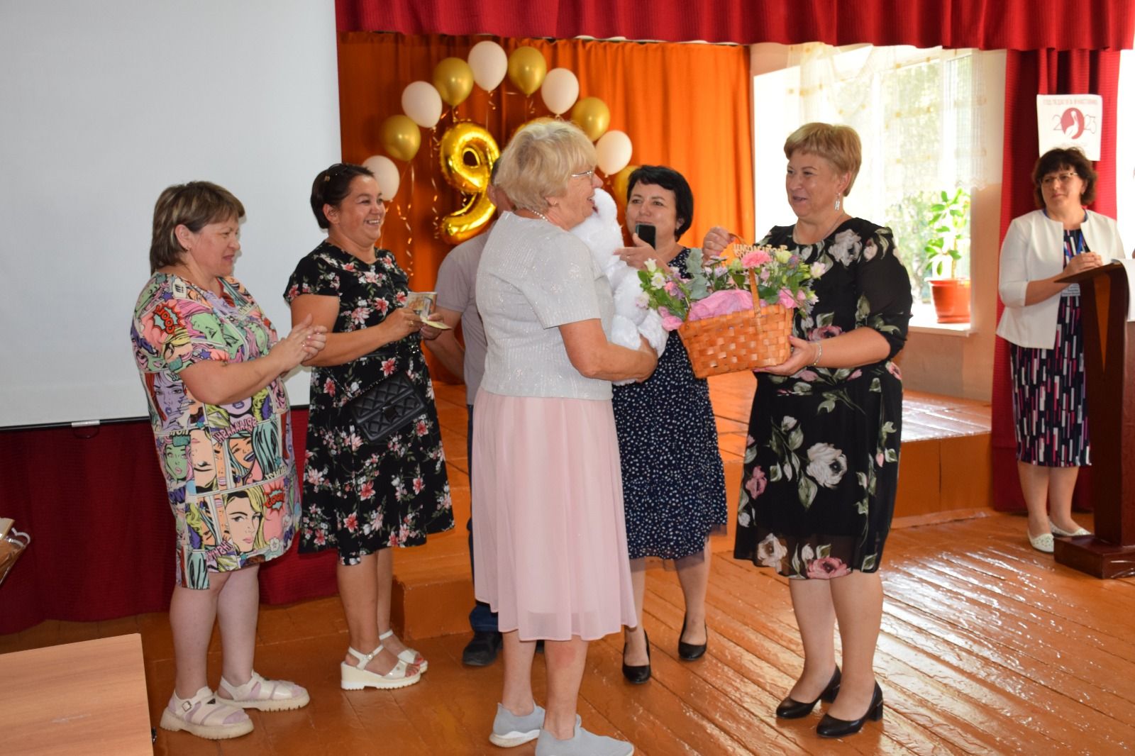 Тюрнясевская средняя школа торжественно отметила свое 90-летие