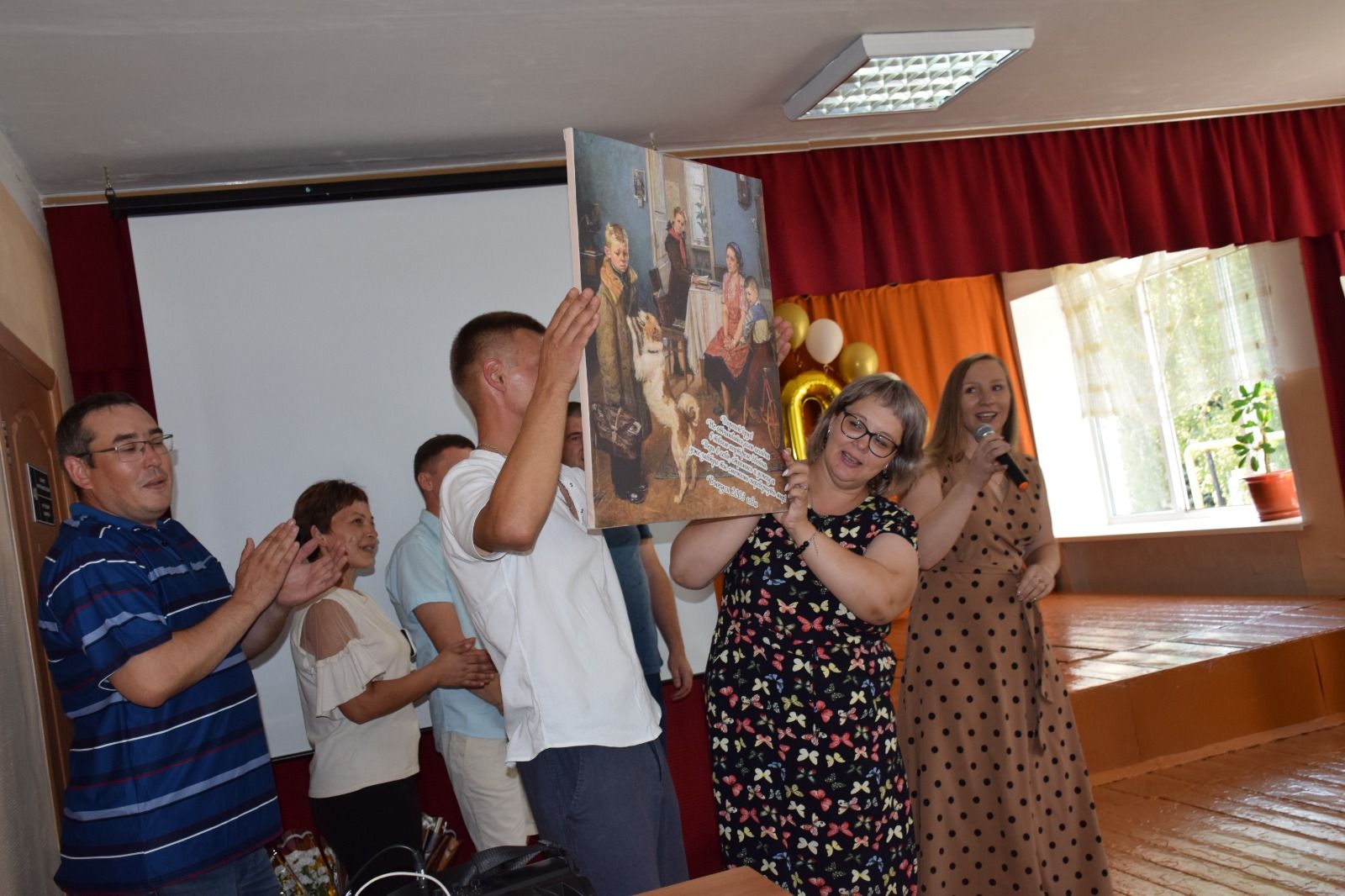 Тюрнясевская средняя школа торжественно отметила свое 90-летие