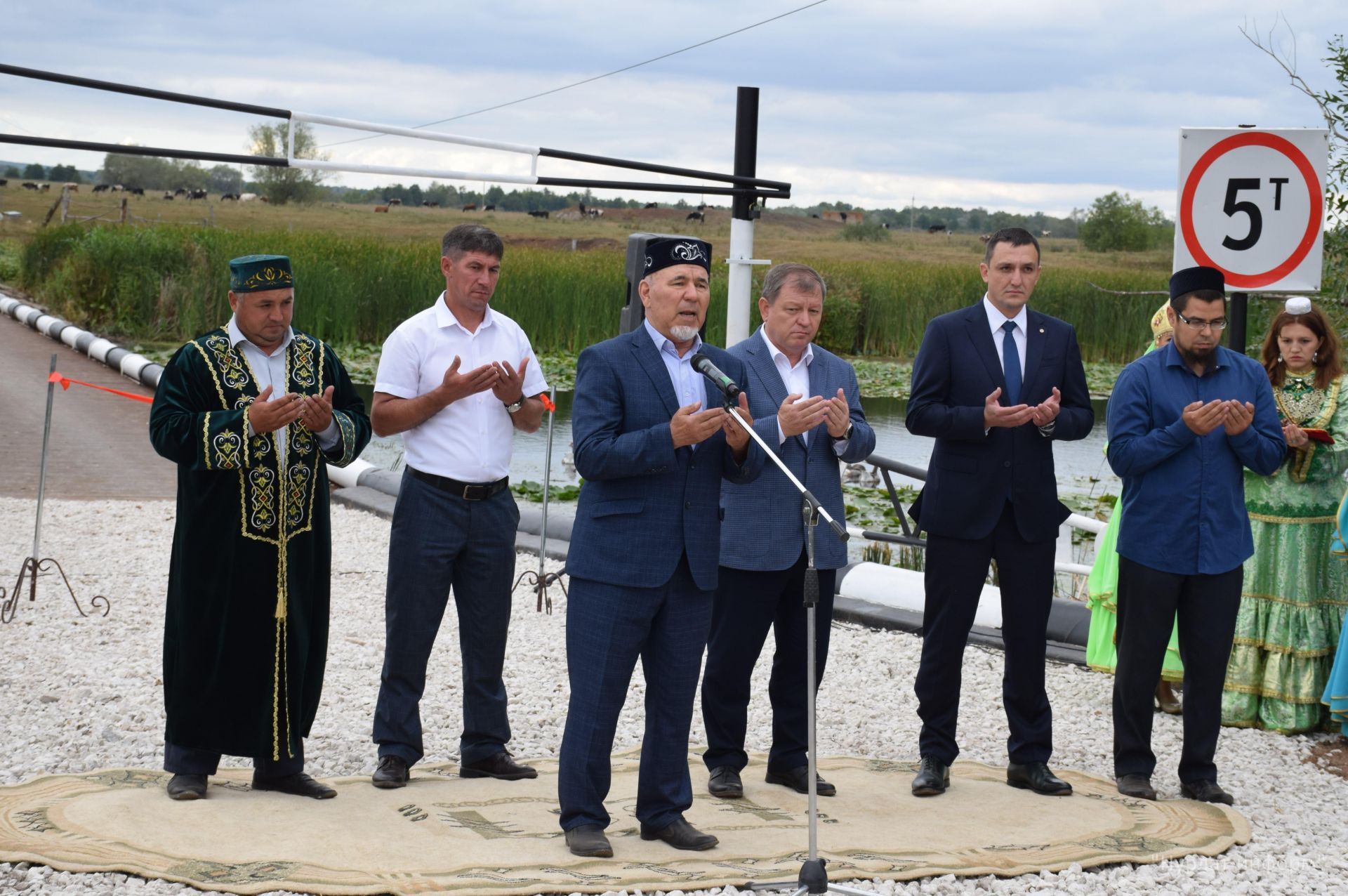 В деревне Кривое Озеро Нурлатского района торжественно открыли новый мост