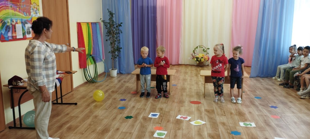 В Нурлате воспитанникам детского сада «Колосок» рассказали о государственном флаге России