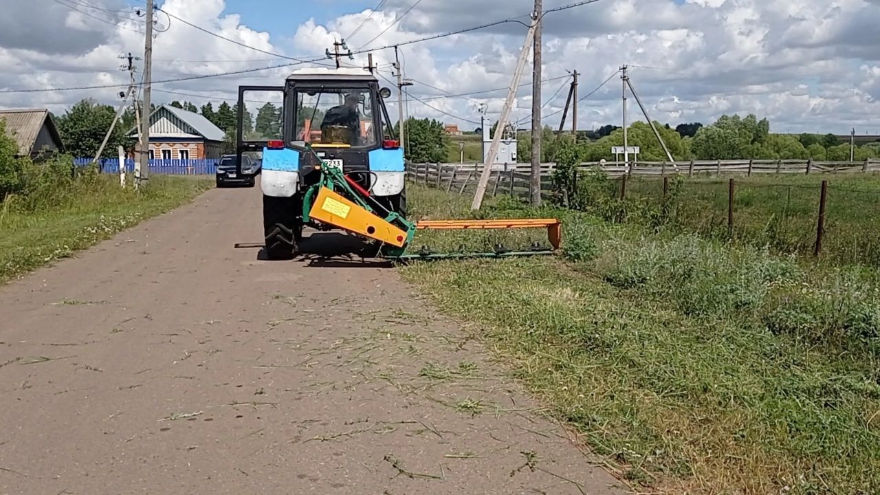 На средства гранта в 2 млн рублей в Амзинском сельском поселении закупили технику и построили дорогу