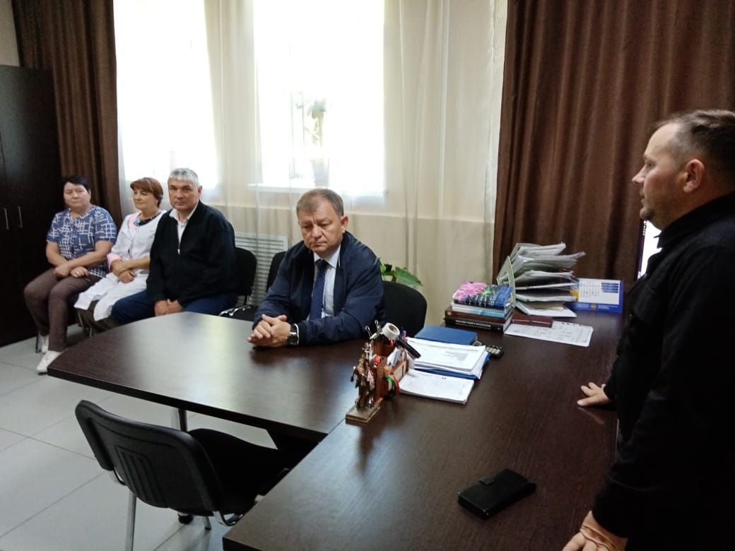 Глава района Дамир Ишкинеев поздравил ветеринаров Нурлата с профессиональным праздником
