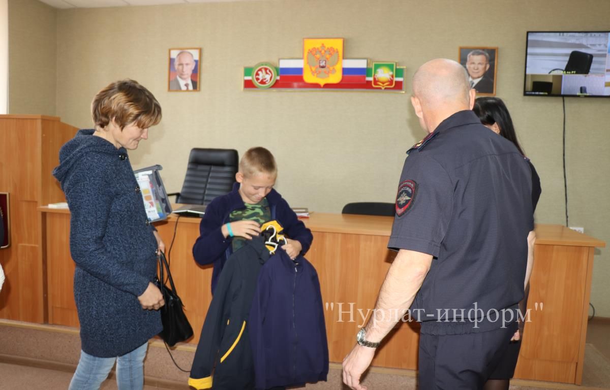 Сотрудники Нурлатского отдела полиции присоединились к акции «Помоги собраться в школу!»