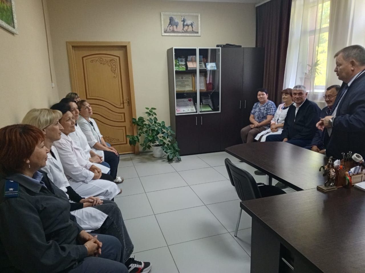 Глава района Дамир Ишкинеев поздравил ветеринаров Нурлата с профессиональным праздником