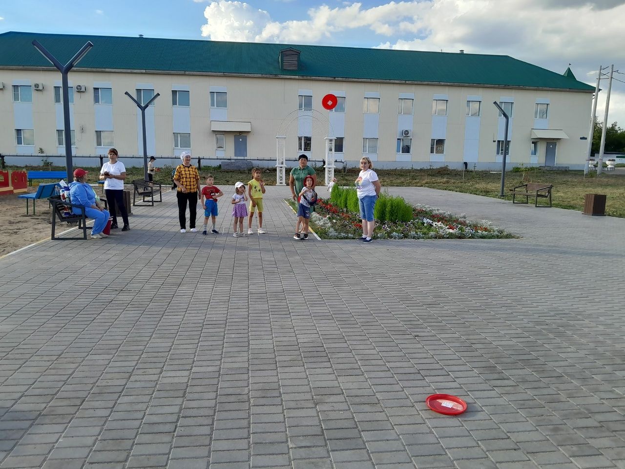 Для детей нурлатского микрорайона железнодорожников провели «Летний час»