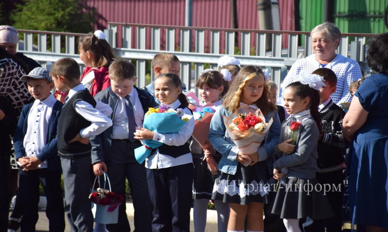 Нурлатская средняя школа №8 воздает дань памяти учителям