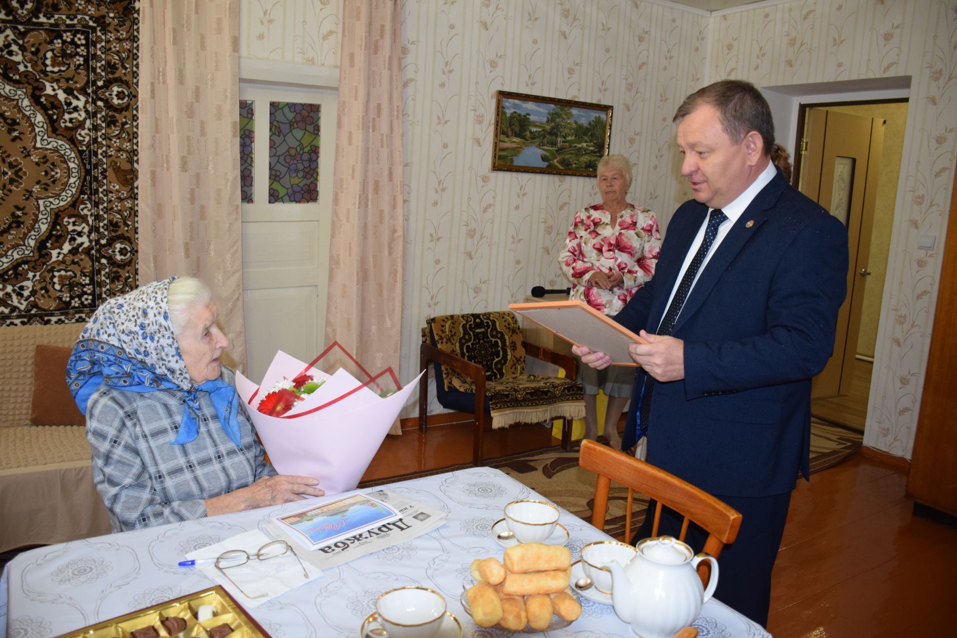 Труженица тыла из Нурлата отмечает 95-летний юбилей
