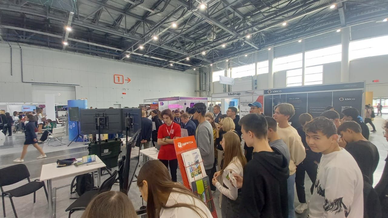 Нурлатские школьники приняли участие в работе международного форума Kazan Digital Week-2023