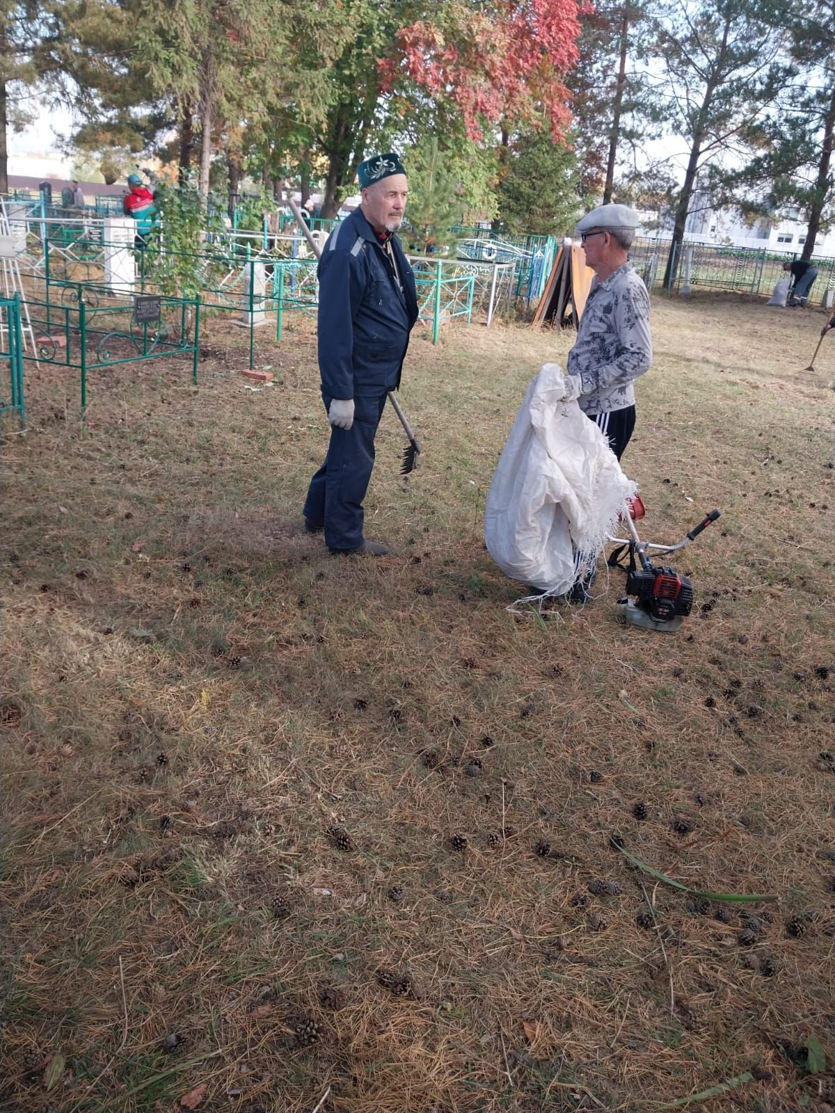 В Нурлате жители ТОС «Курмышский» активно подключились к субботникам