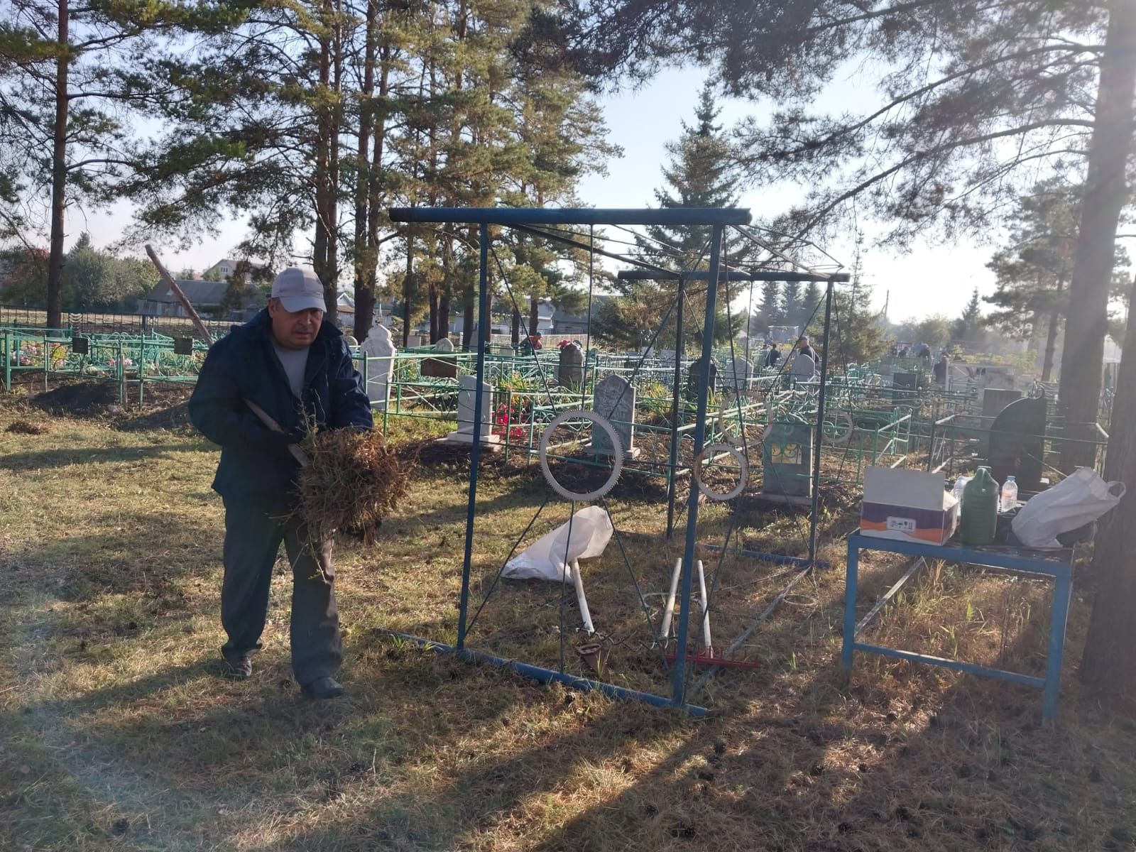 В Нурлате жители ТОС «Курмышский» активно подключились к субботникам