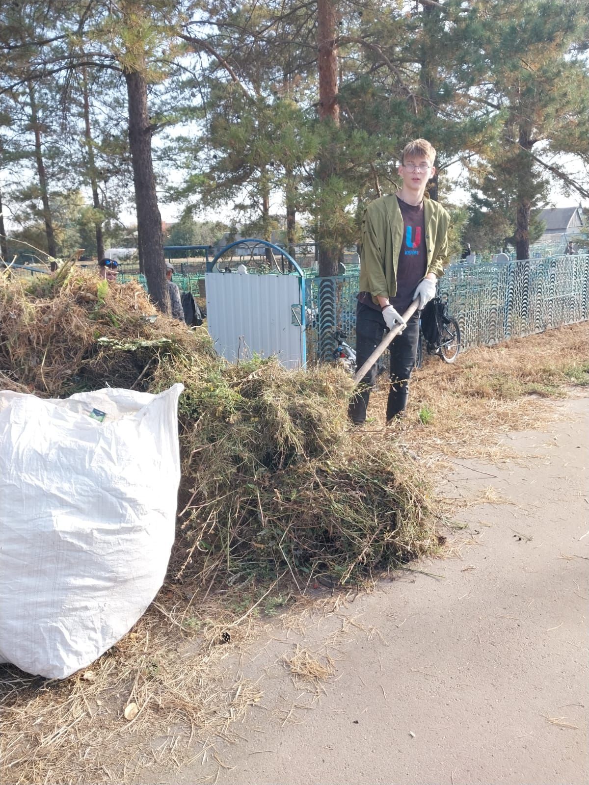 В Нурлате жители ТОС «Курмышский» активно подключились к субботникам