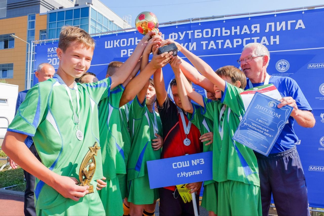Команда футболисток Нурлатской гимназии стали победителями Школьной футбольной лиги РТ