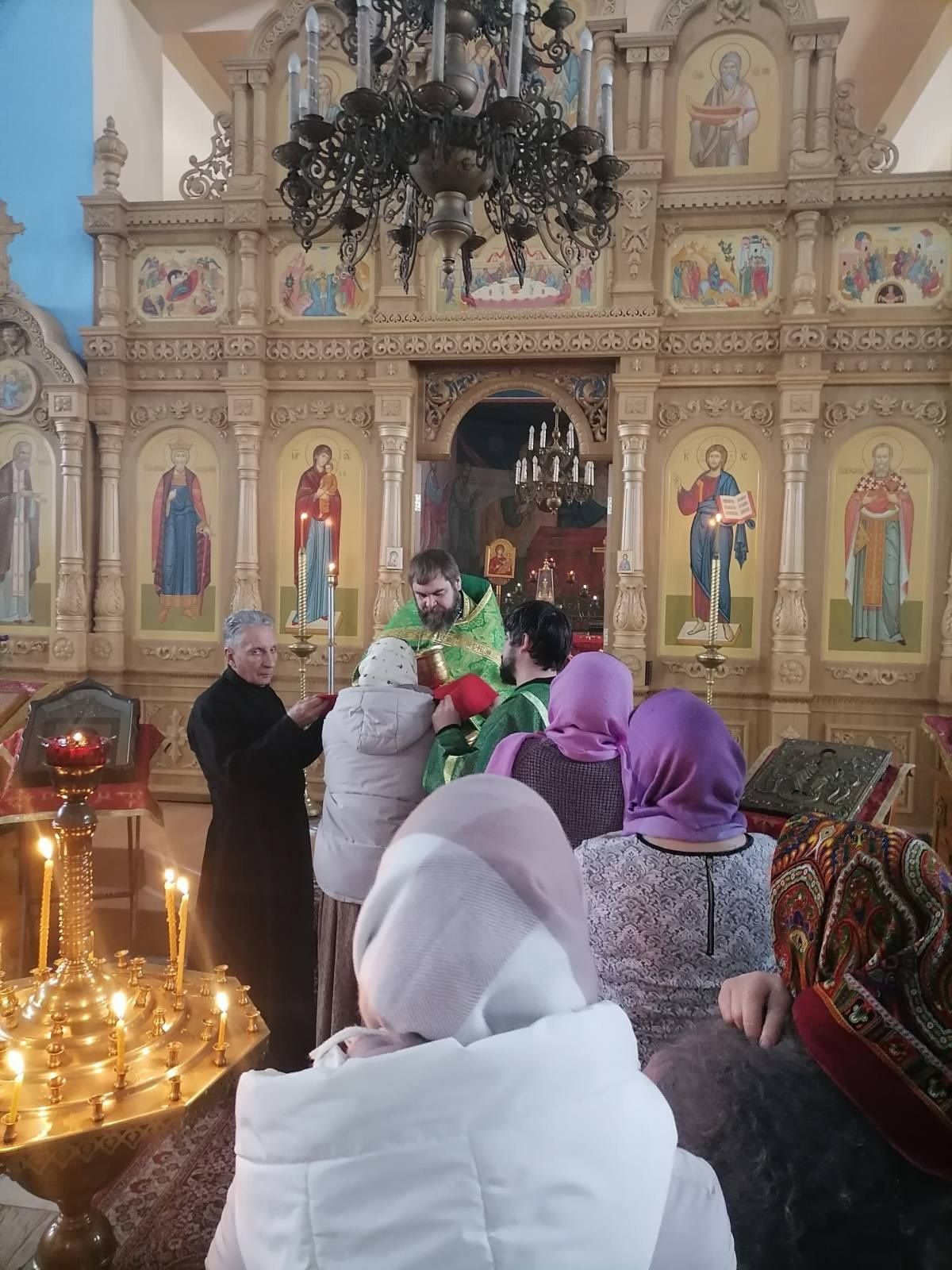 В Нурлате в день памяти преподобного Илии Муромца, Печерского отслужили позднюю Божественную литургию