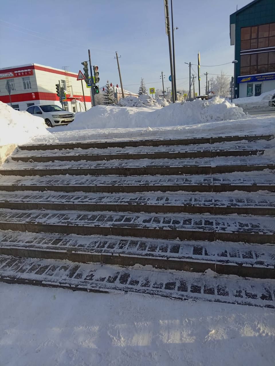 На улицах Нурлата продолжается интенсивная уборка снега