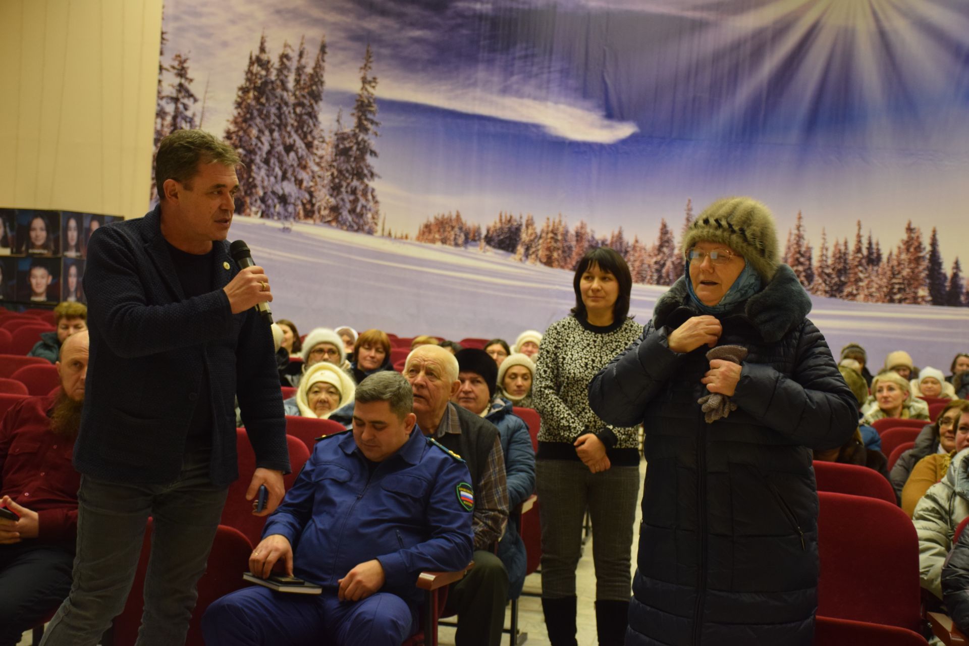 Жители микрорайона сахароваров обсуждали проблемные вопросы на сходе граждан