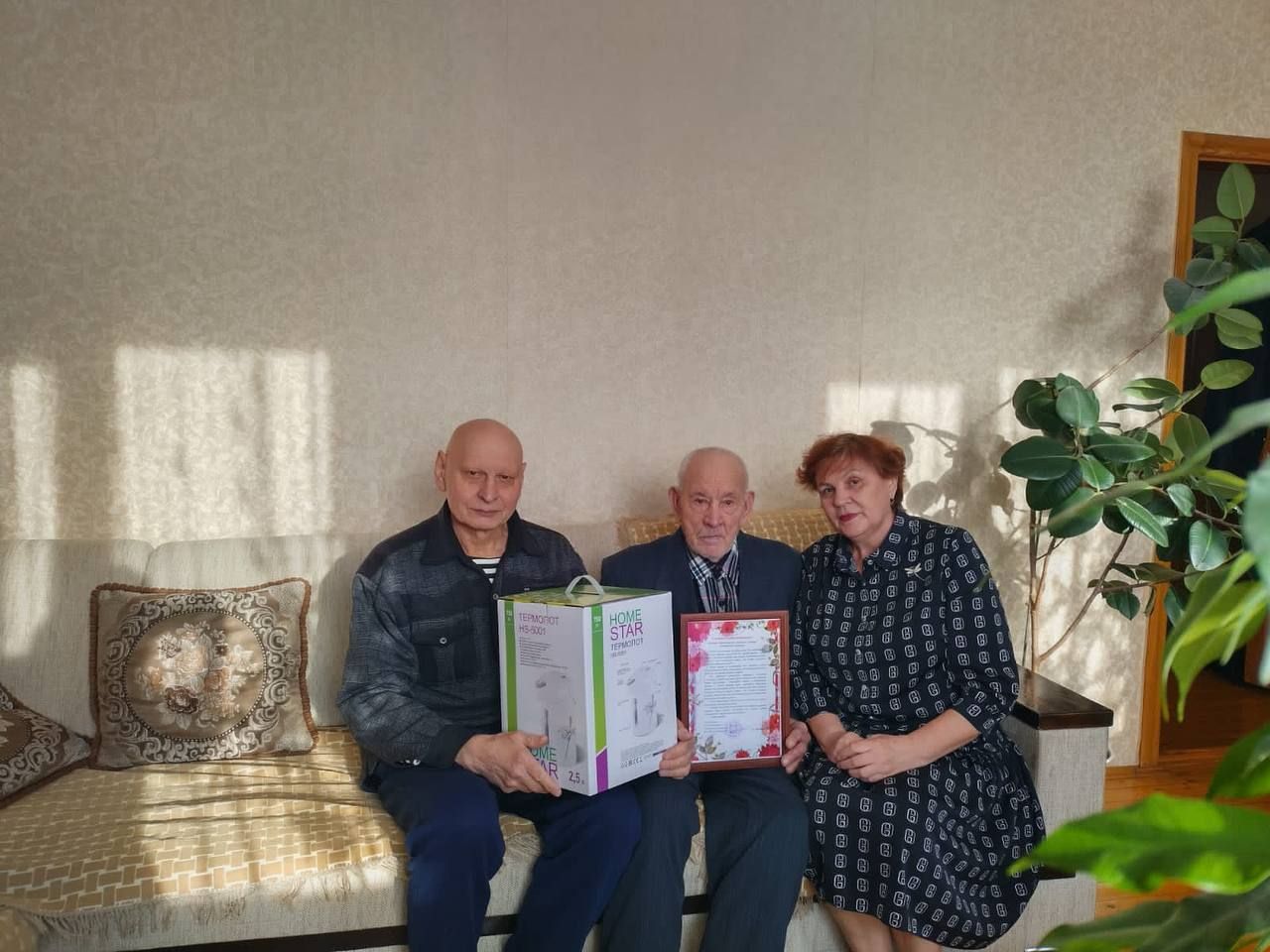 Житель Нурлата Александр Кузьмин получил поздравления в честь своего 90-летнего юбилея