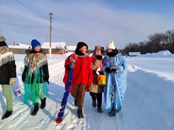 В поселке Красномайский прошли рождественские гуляния