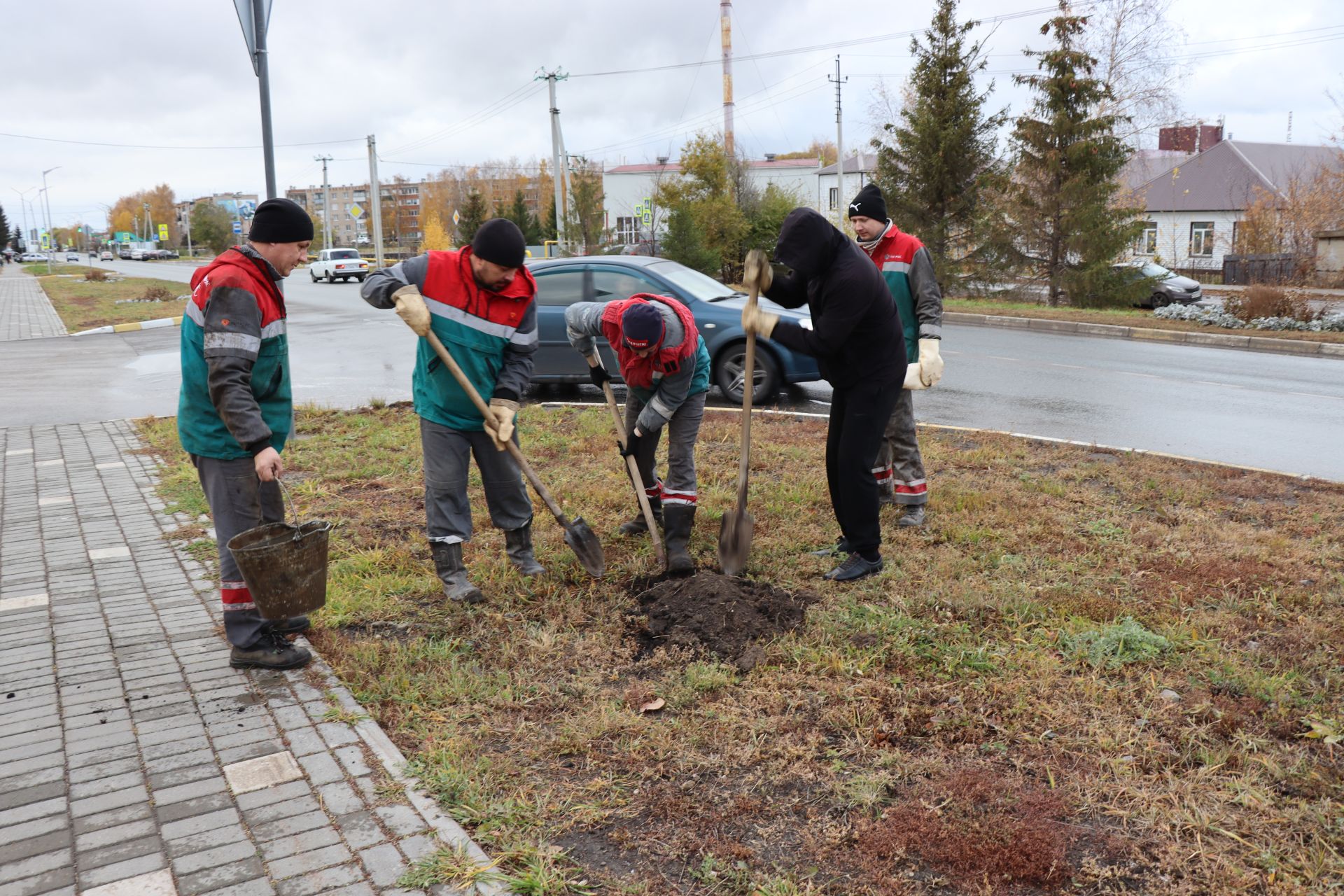 Нурлатцы вышли на осенний субботник