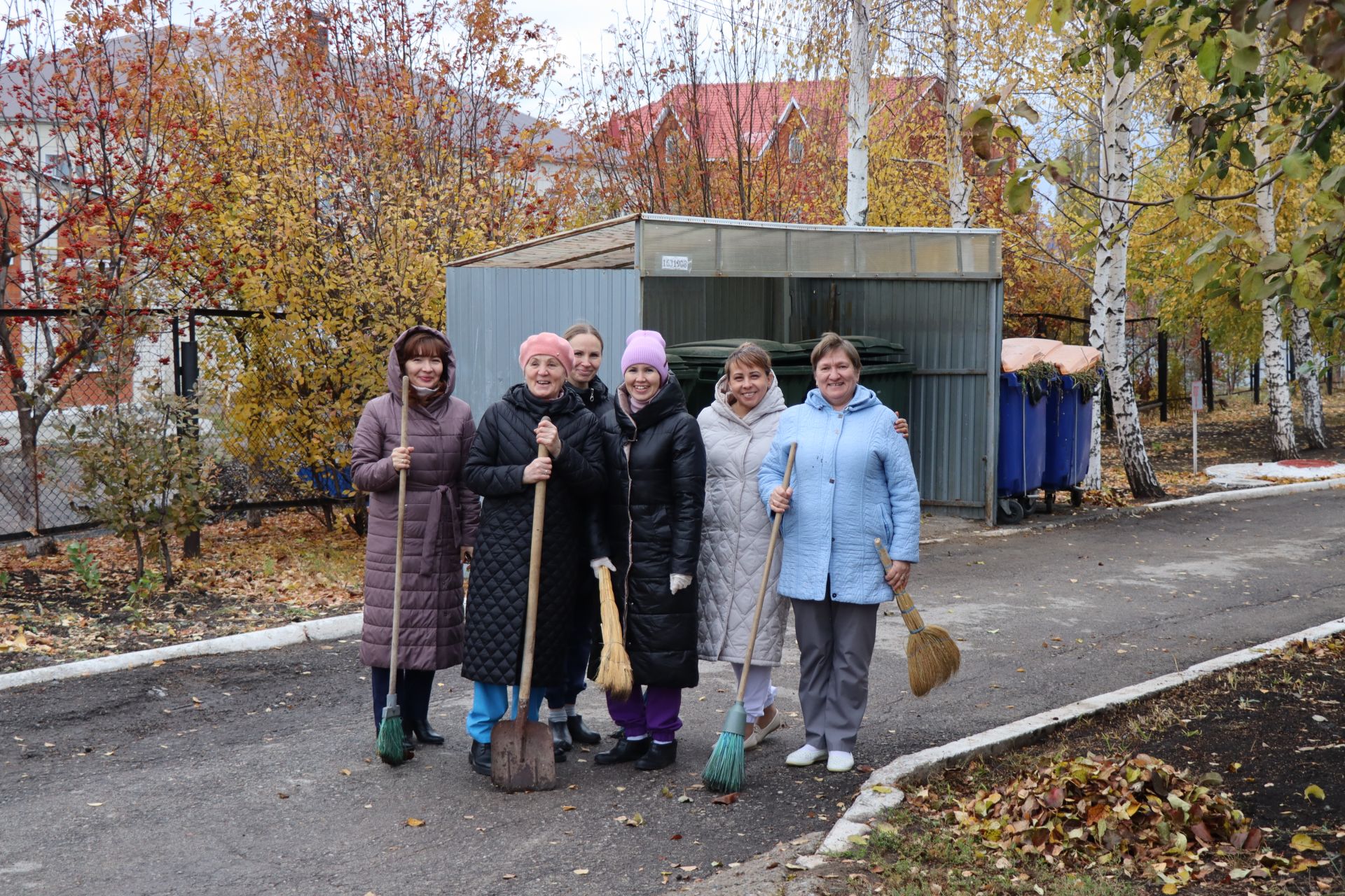 Нурлатцы вышли на осенний субботник