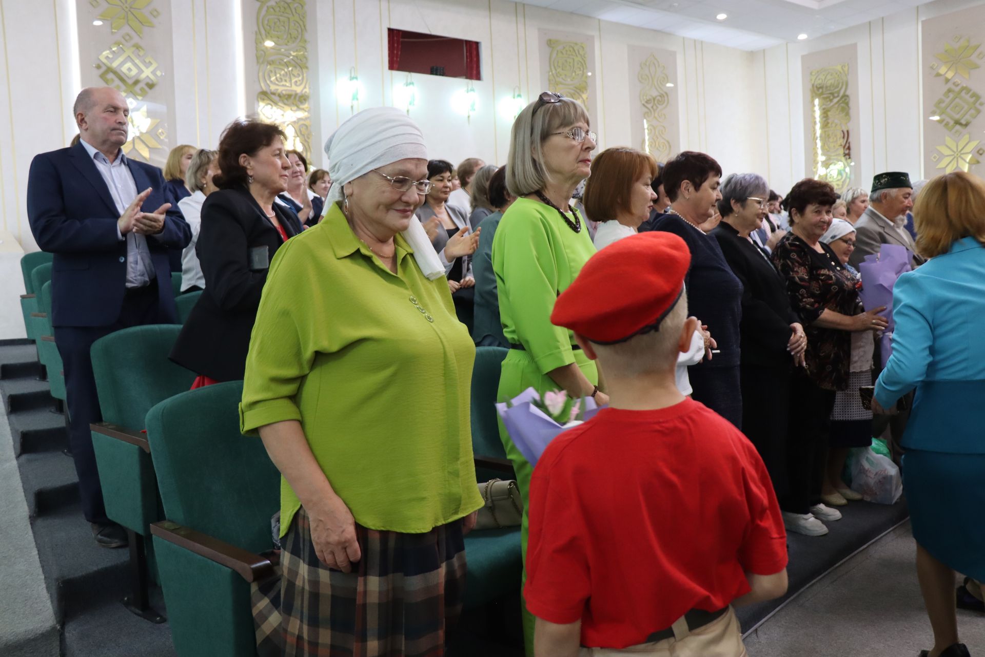 В Нурлате торжественно поздравили учителей с профессиональным праздником