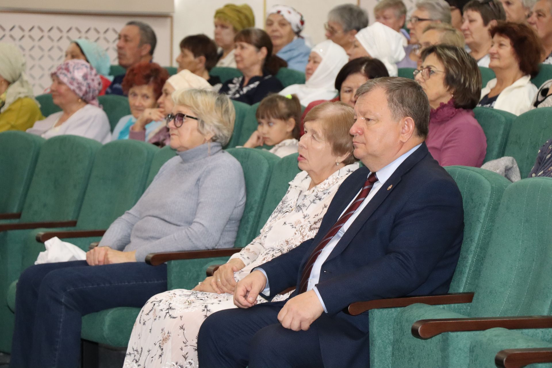 В Нурлате прошел праздничный концерт в честь Международного дня пожилых людей