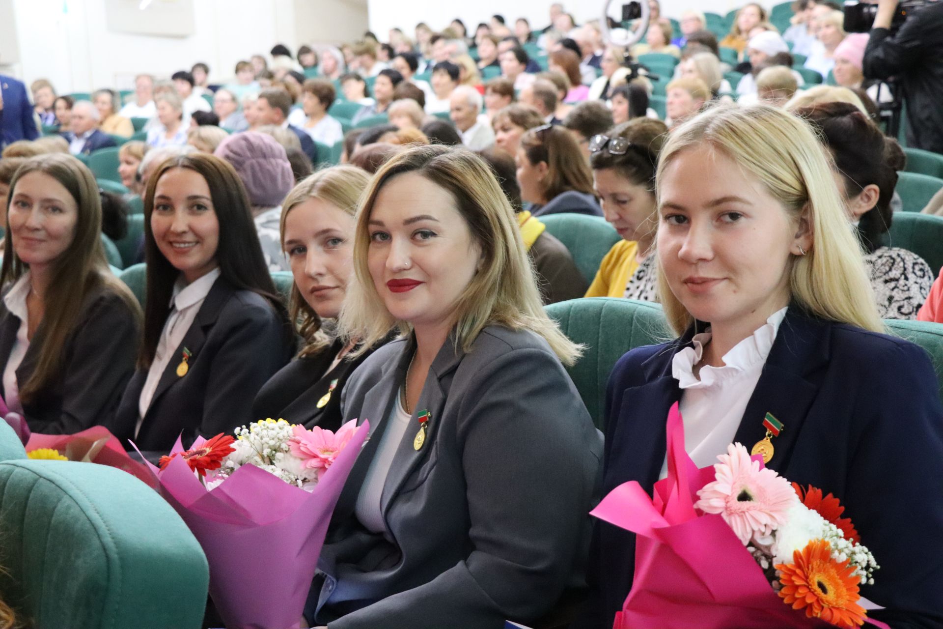 В Нурлате торжественно поздравили учителей с профессиональным праздником