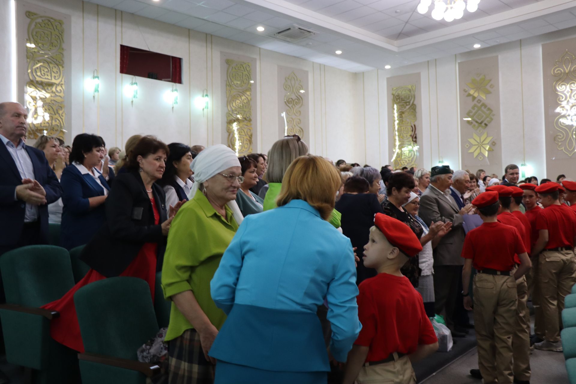 В Нурлате торжественно поздравили учителей с профессиональным праздником