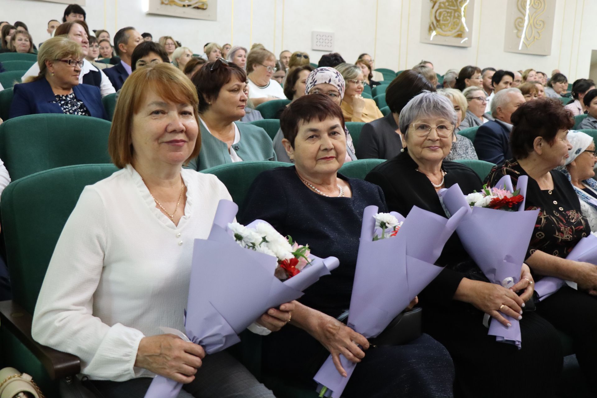 В Нурлате торжественно поздравили учителей с профессиональным праздником