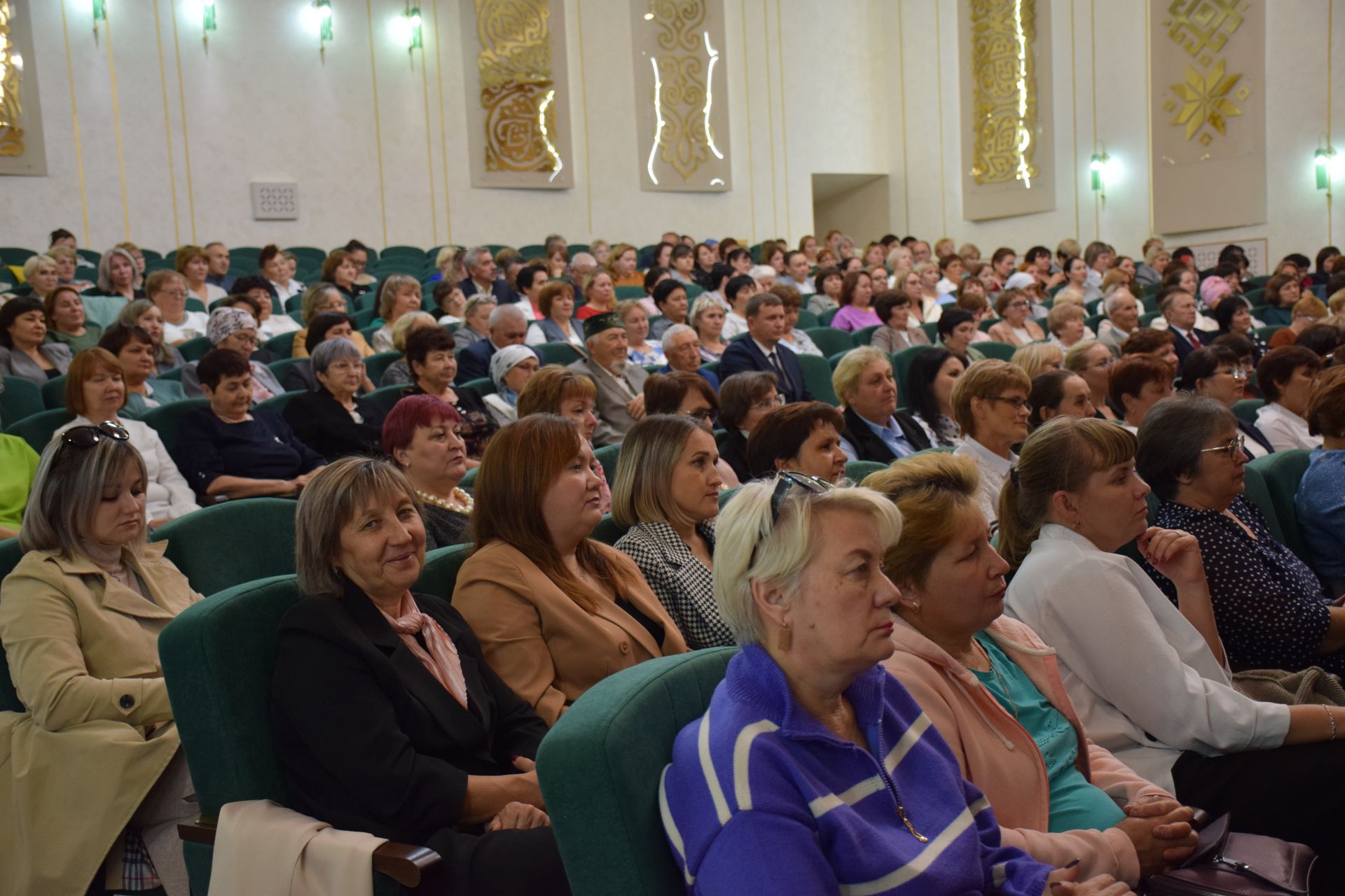 В Нурлате торжественно поздравили учителей с профессиональным праздником