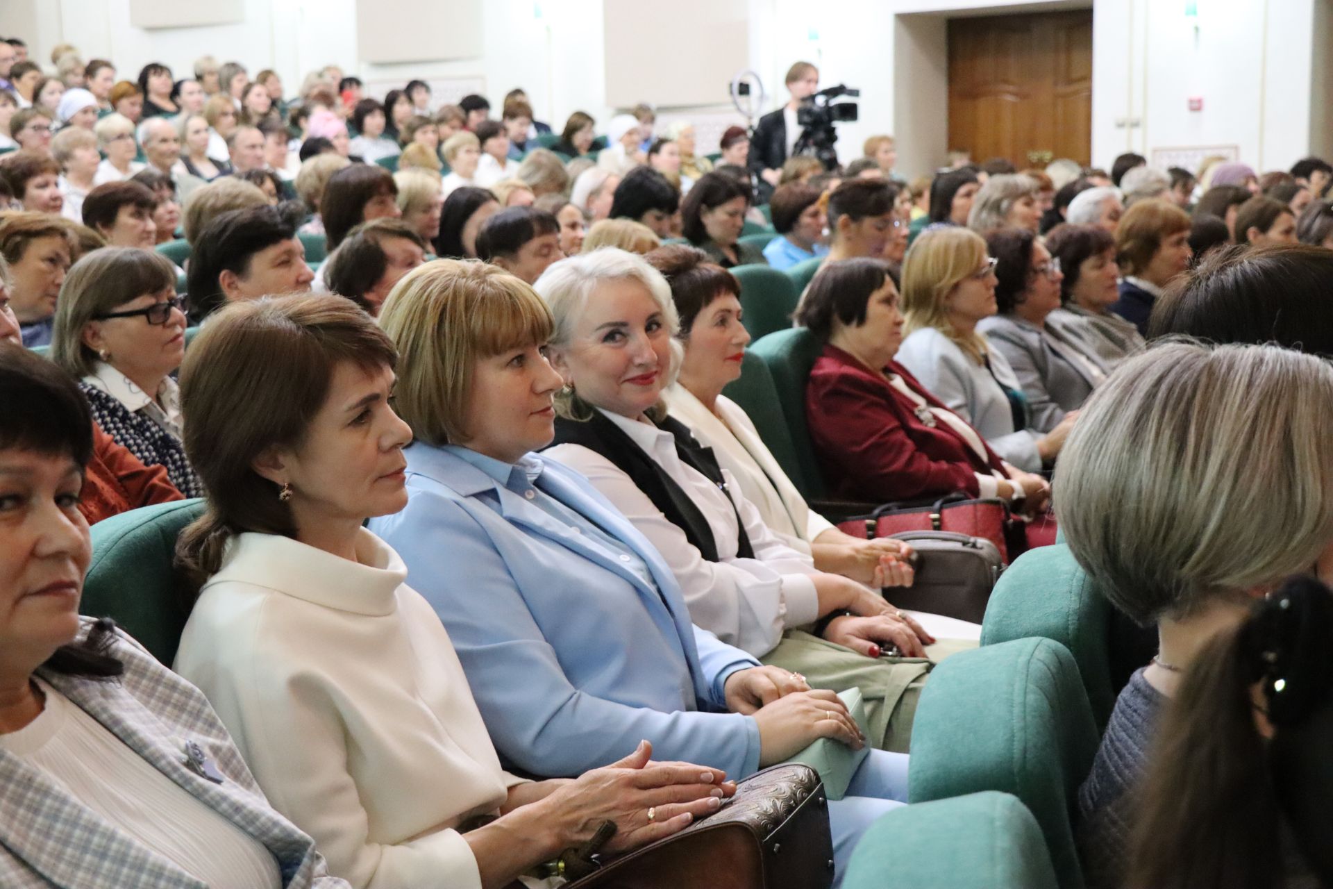 В Нурлате торжественно поздравили учителей с профессиональным праздником