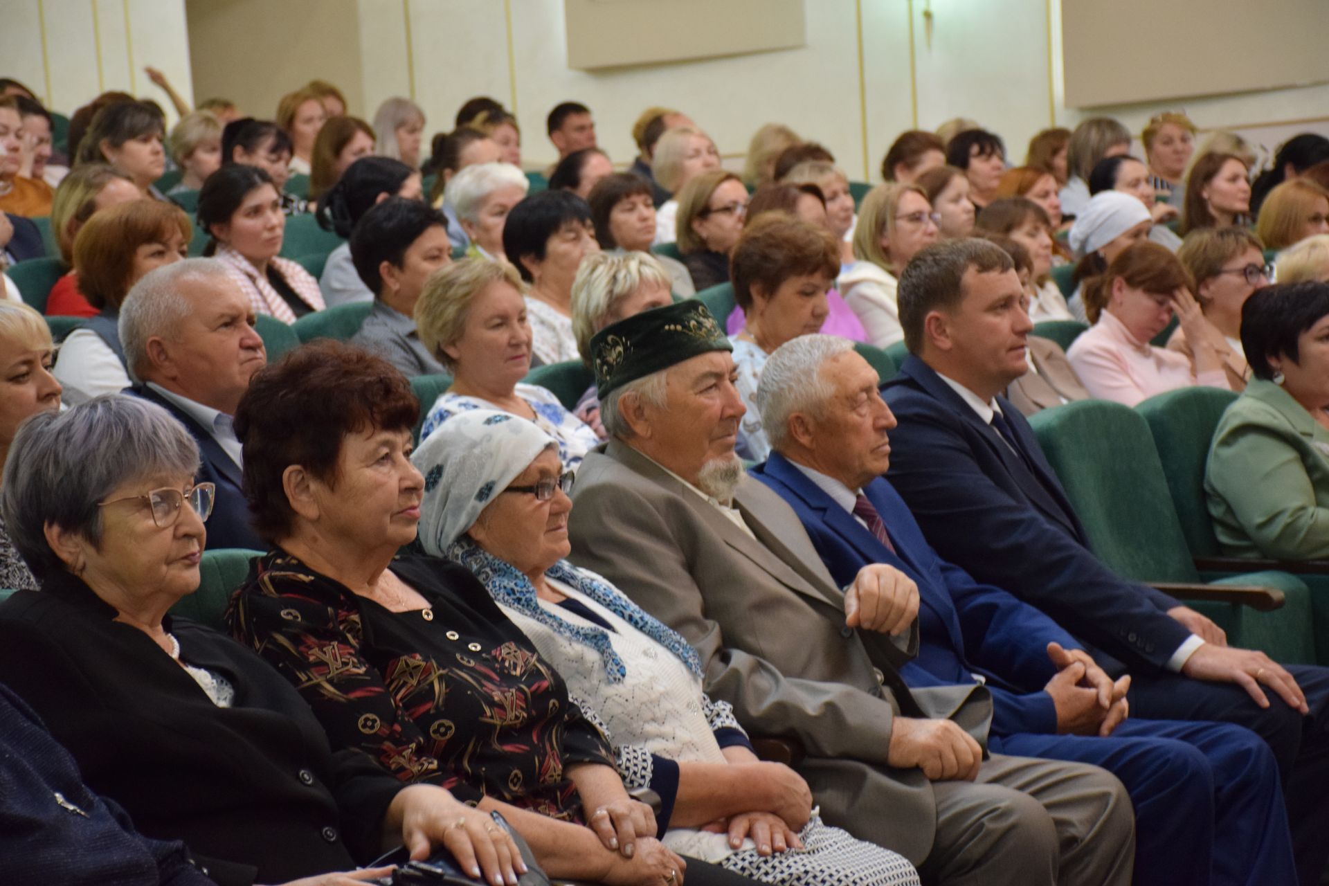 В Нурлате торжественно поздравили учителей с профессиональным праздником