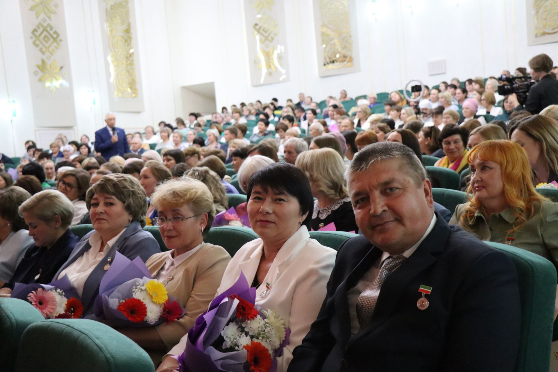 В Нурлате торжественно поздравили учителей с профессиональным праздником