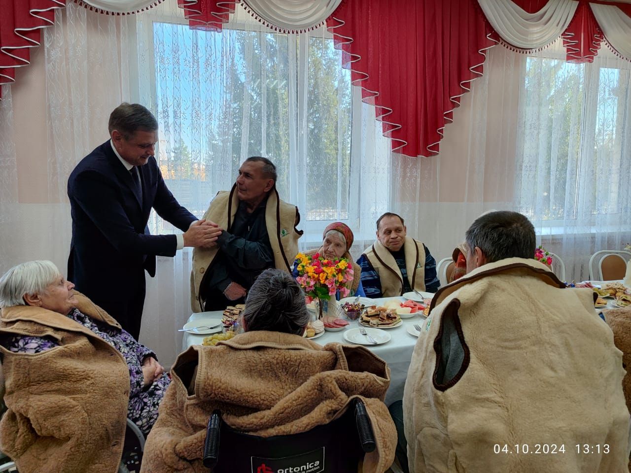 В Нурлате прошел праздничный концерт в честь Международного дня пожилых людей