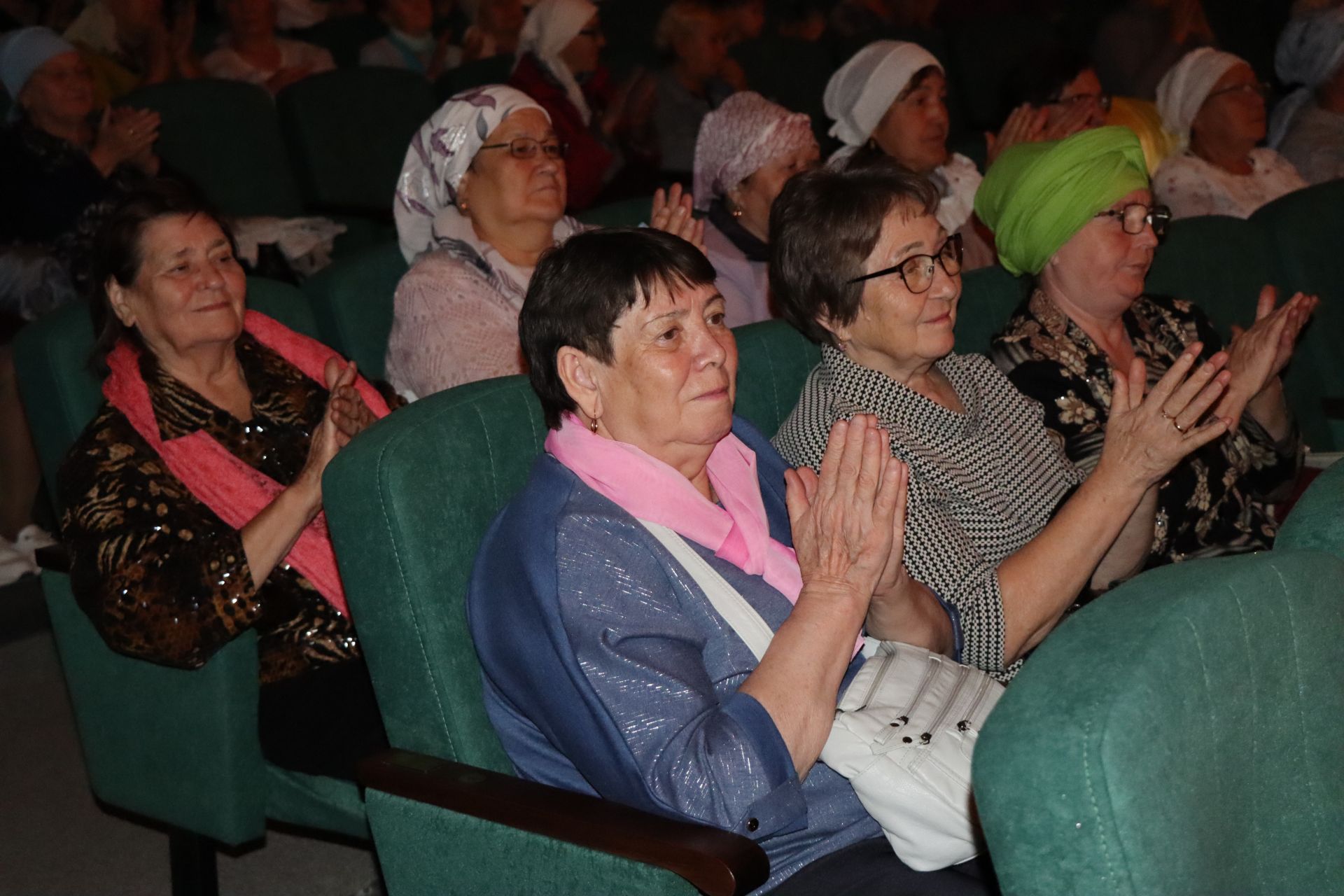 В Нурлате прошел праздничный концерт в честь Международного дня пожилых людей