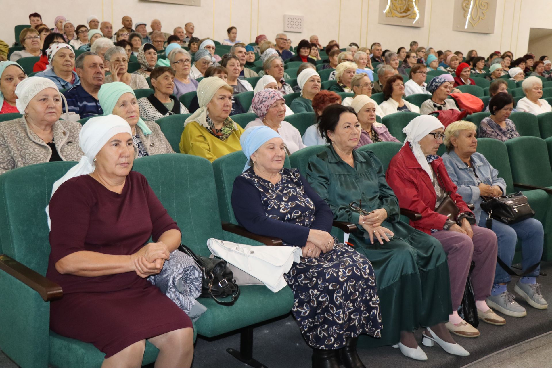 В Нурлате прошел праздничный концерт в честь Международного дня пожилых людей